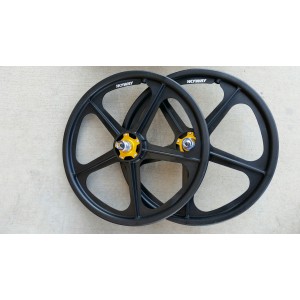 Old School BMX 20" SKYWAY BLACK/GOLD Flanges *** LIMITED EDITION*** by Skyway Old School BMX 20" SKYWAY BLACK/GOLD Flanges *** LIMITED EDITION*** by Skyway