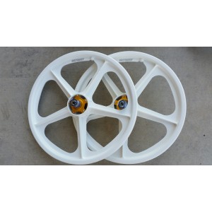 Old School BMX 20" SKYWAY WHITE/GOLD Flanges *** LIMITED EDITION*** by Skyway Old School BMX 20" SKYWAY WHITE/GOLD Flanges *** LIMITED EDITION*** by Skyway